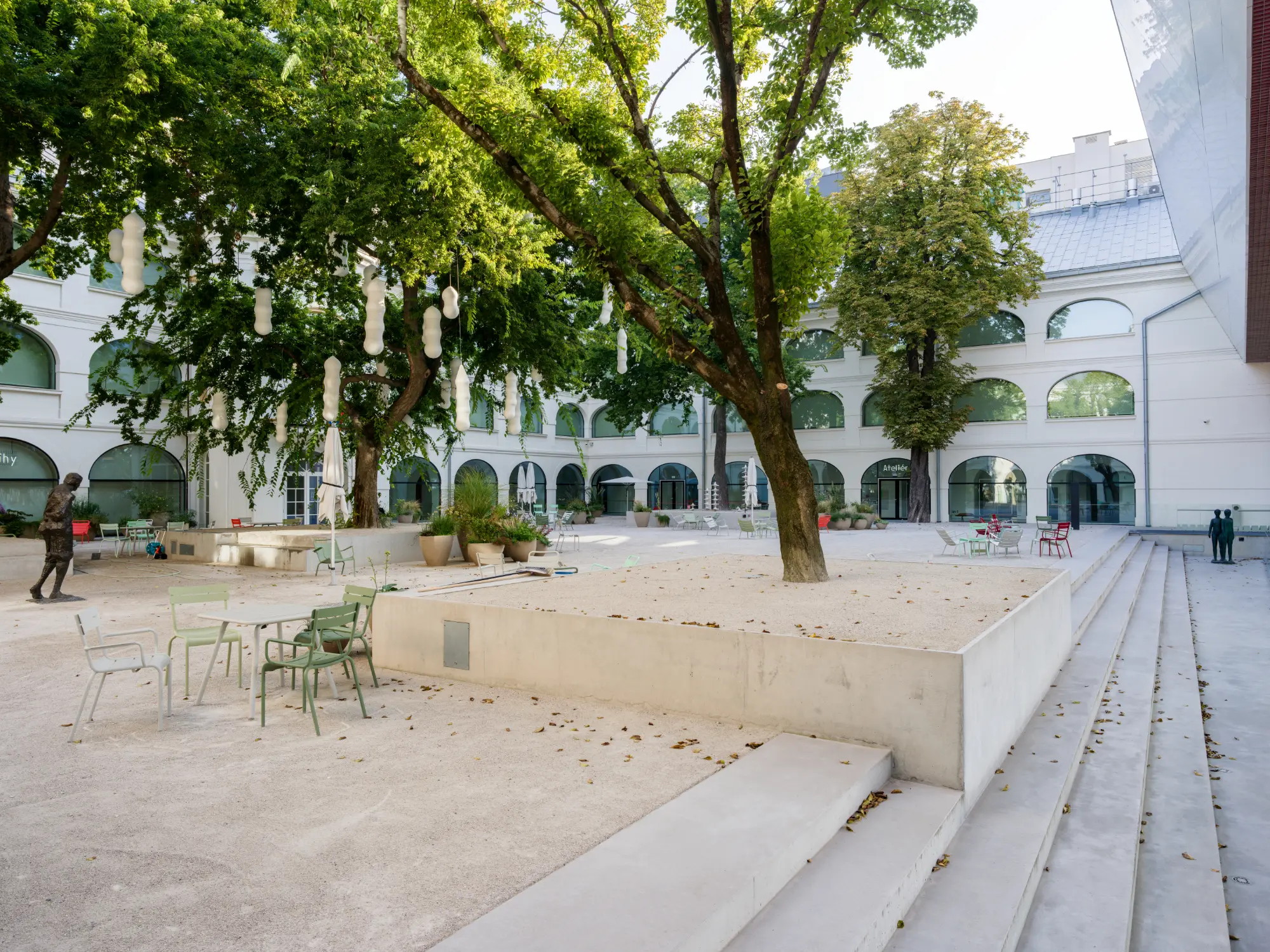 Bratislava nádvorie